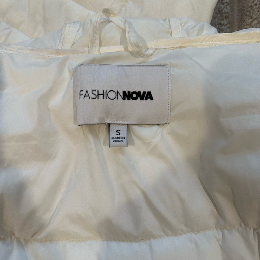 Fashion Nova White Puffer Coat - Picture 3 of 3